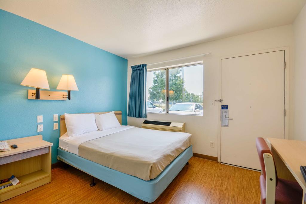 Rodeway Inn Tillmans Corner Zewnętrze zdjęcie