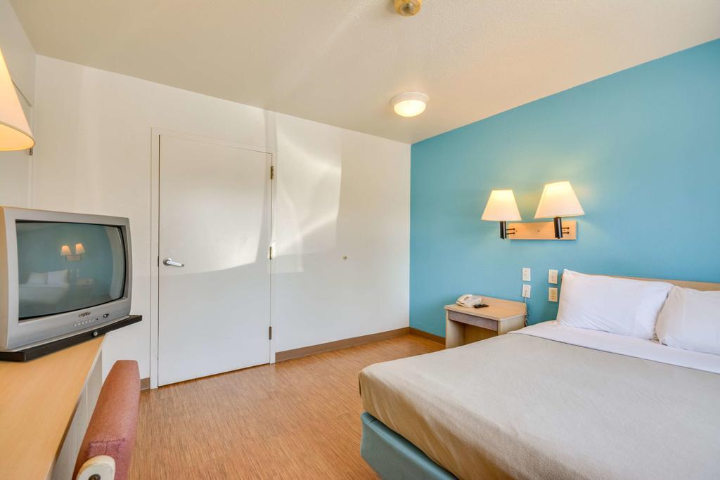 Rodeway Inn Tillmans Corner Zewnętrze zdjęcie