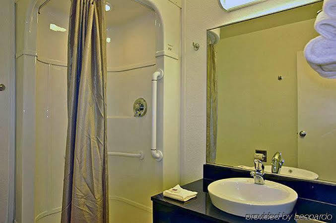 Rodeway Inn Tillmans Corner Zewnętrze zdjęcie