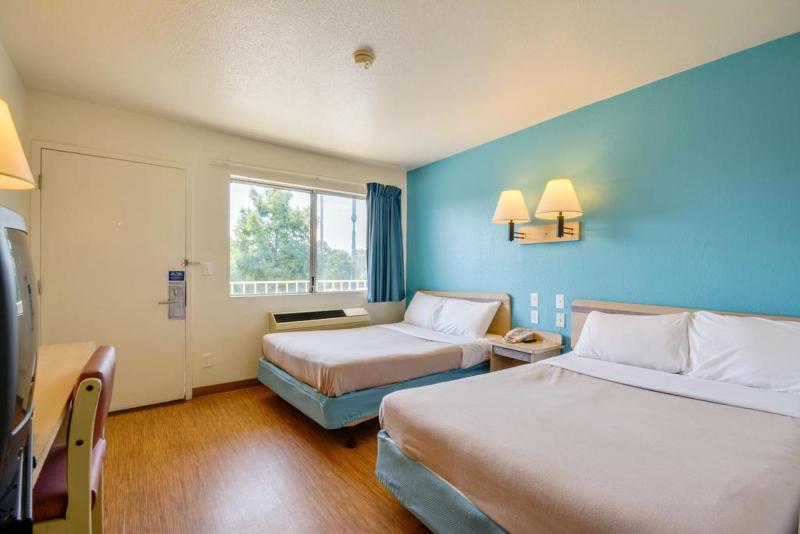 Rodeway Inn Tillmans Corner Zewnętrze zdjęcie